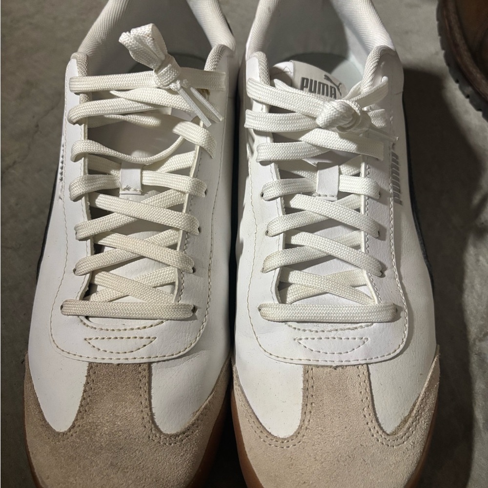 Puma Men's White and Beige Sneakers